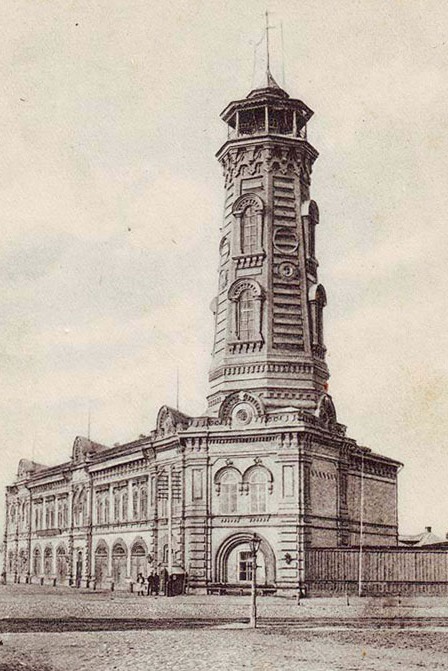 До 1913 года библиотека размещалась в здании 1-й Царицинской пожарной части.